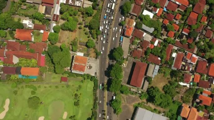 晴天巴厘岛著名高尔夫球场海岸线镇交通街空中俯拍全景4k印度尼西亚