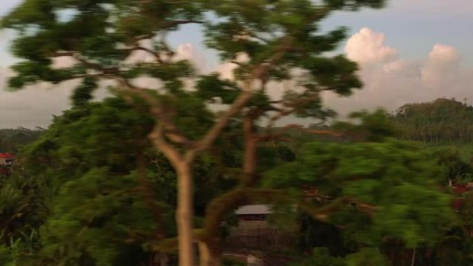 阳光明媚的傍晚时间巴厘岛村平静生活航空全景4k印度尼西亚
