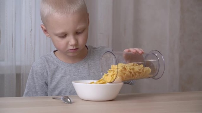 一个浅色头发的小男孩正在往盘子里倒玉米片。