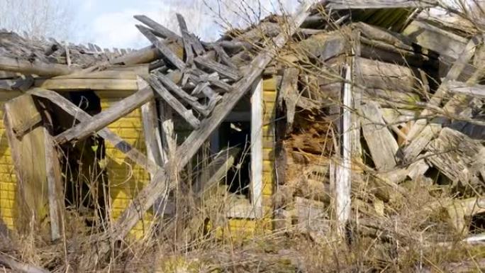 爱沙尼亚一座被毁和损坏的木屋