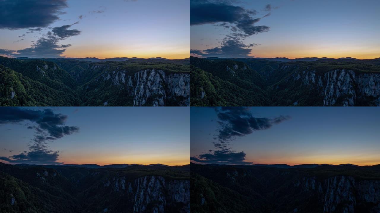 这使日落时峡谷的景色，黄昏时云层的运动和天空的颜色消失了。