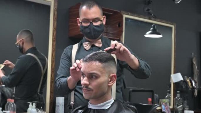 拉丁男子在理发店理发