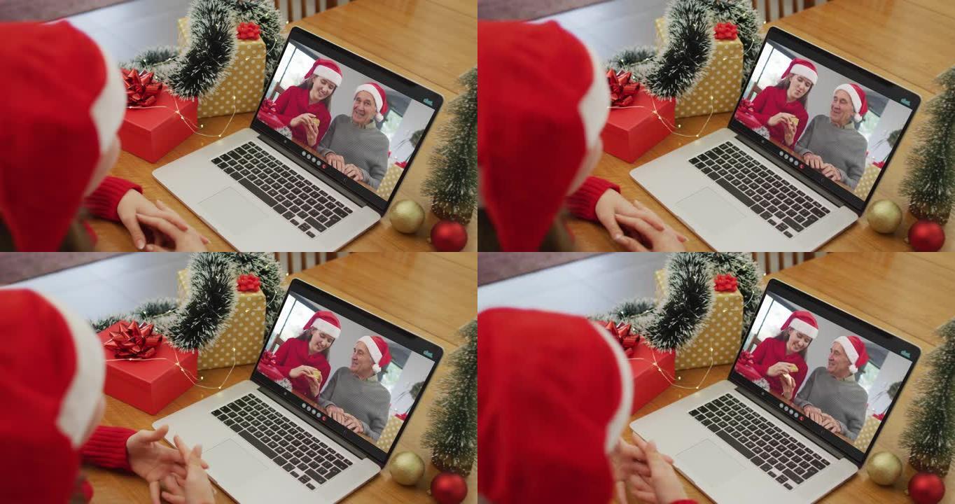 圣诞节时，白人妇女在笔记本电脑上与女性朋友和资深父亲进行视频通话