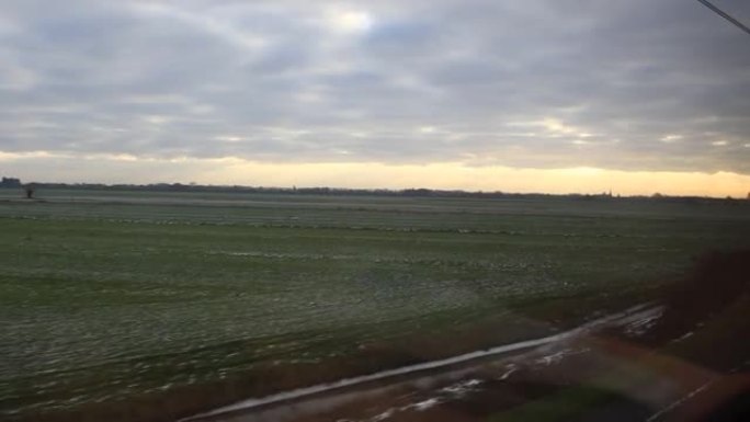 荷兰埃因霍温-2014年12月: 在去埃因霍温的路上，在火车上