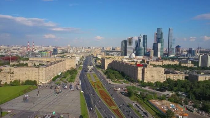 俄罗斯晴天莫斯科市著名的库图佐夫斯基前景交通街空中全景4k
