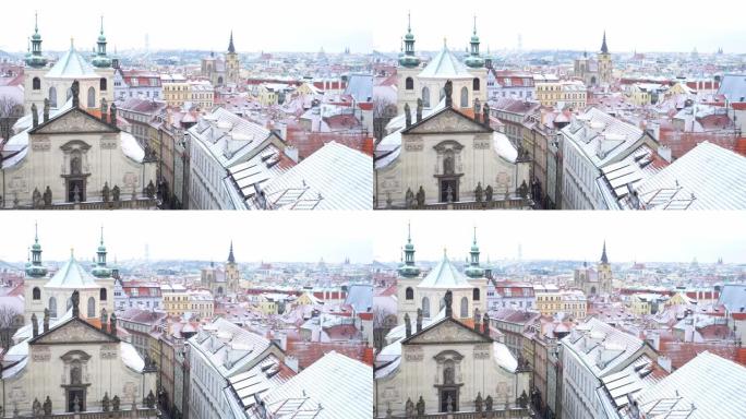 捷克共和国冬季布拉格Klementinum和屋顶被雪覆盖的全景
