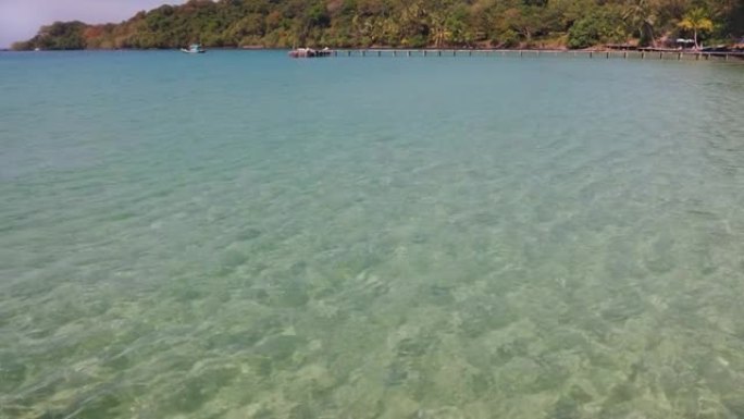 透明的海水，Koh Kood岛，特拉特，泰国。