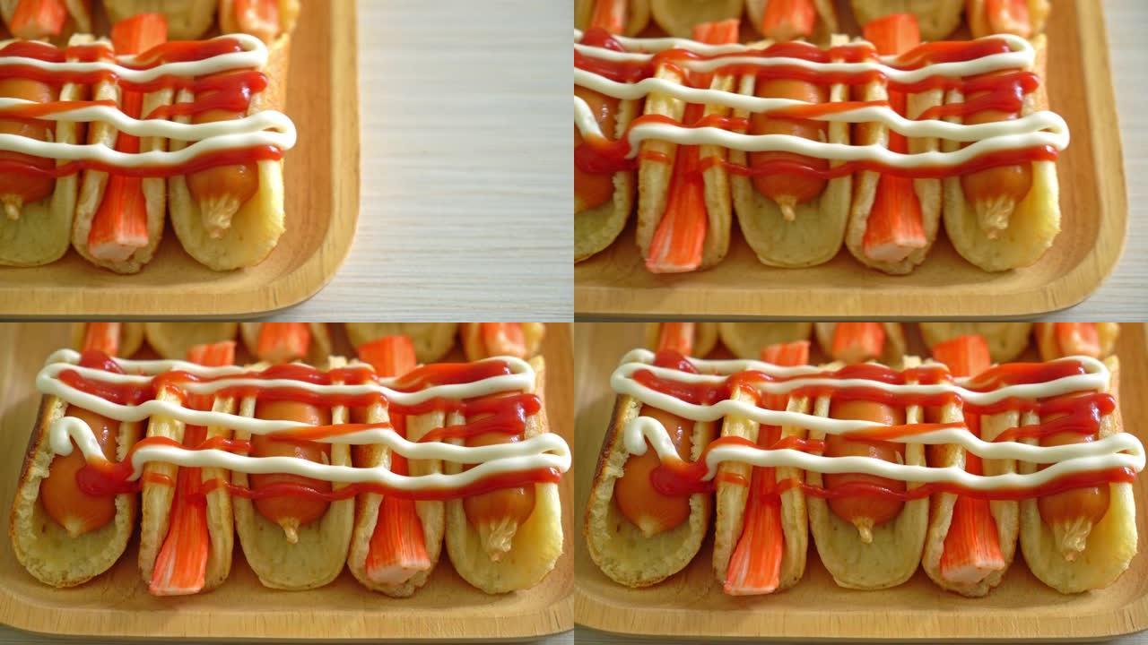自制扁平煎饼卷配香肠和蟹棒