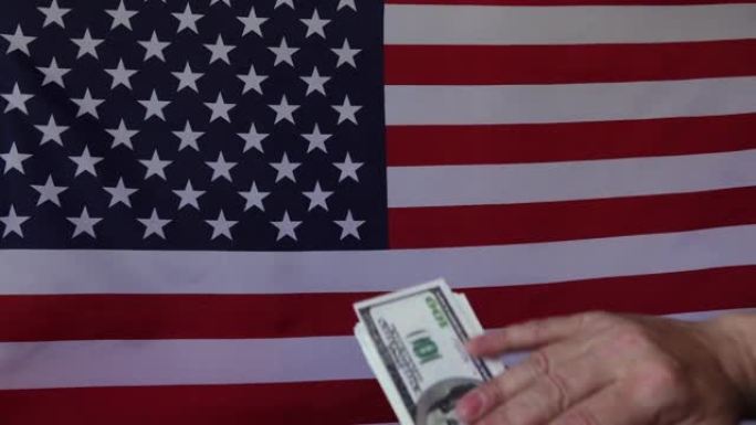 美国国旗背景下的美元下跌。慢动作。