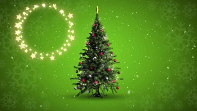 绿色背景上飘落在圣诞树上的雪花上的装饰性闪耀星光