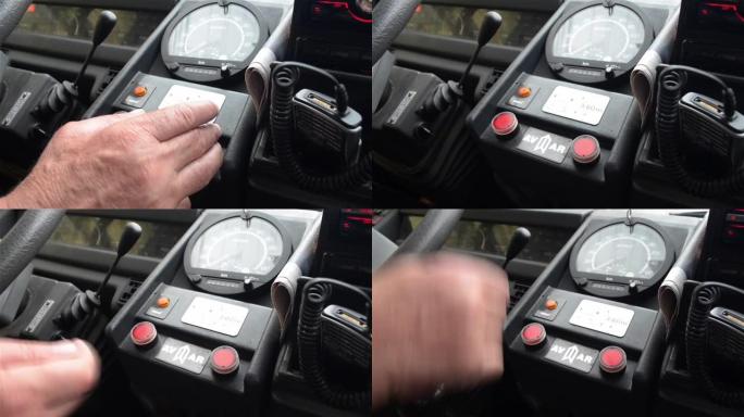 公交车司机驾驶汽车手持方向盘并按下按钮3