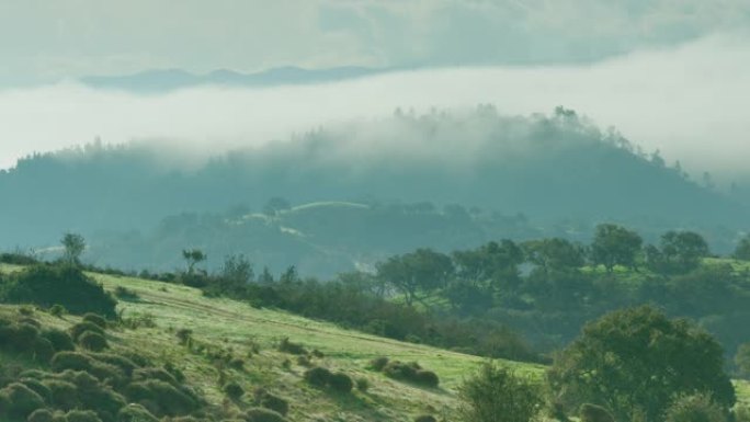 葡萄牙阿连特茹景观中缓慢的薄雾时光流逝