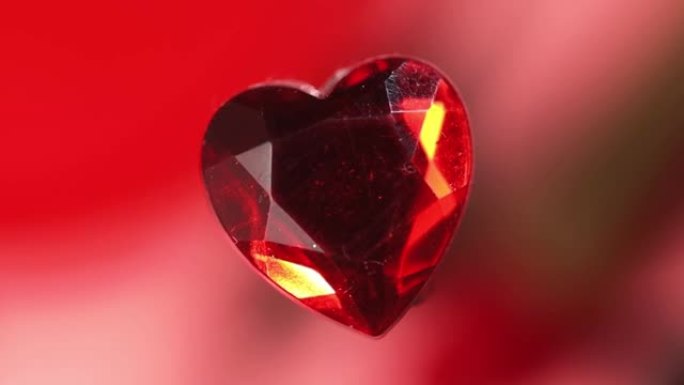 心形的红宝石。特写