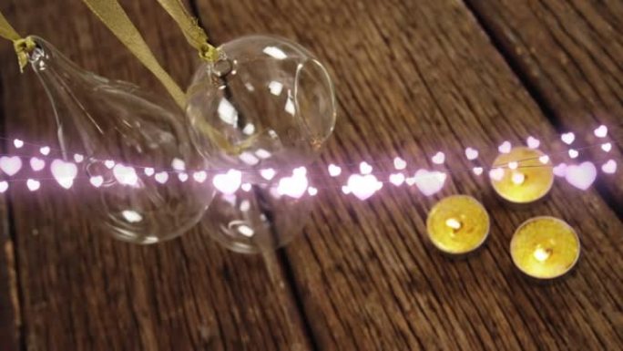 心形串灯、蜡烛和圣诞树装饰的动画