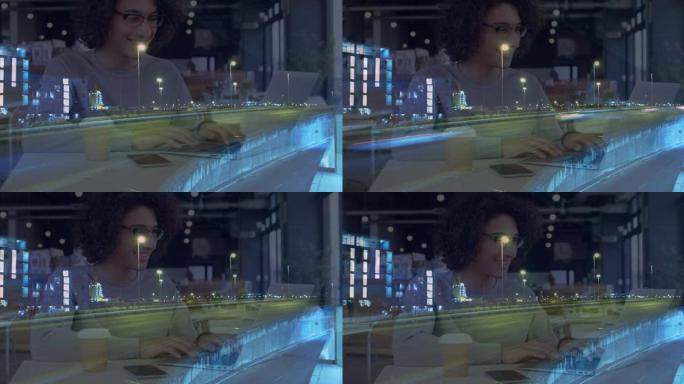 微笑的女人在咖啡馆里使用笔记本电脑的动画，在夜间加快了城市的交通
