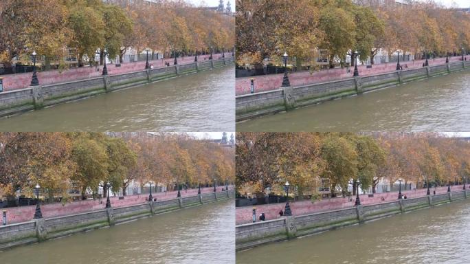 伦敦泰晤士河南岸，延伸着Covid纪念墙，红心和秋天的彩树