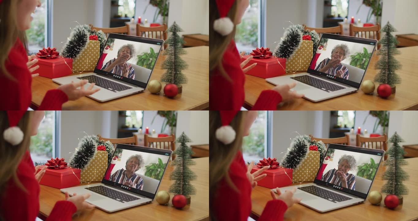 快乐的白人女性在圣诞节与资深女性朋友进行视频通话