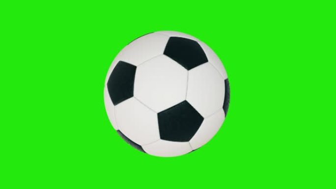 旋转足球隔离在绿色背景上。运动足球。色度键背景