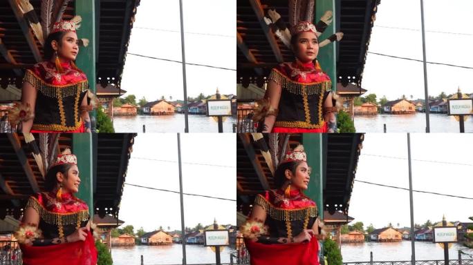 年轻女性Dayak喜欢站在河边