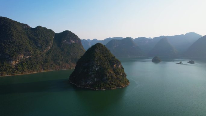 广西靖西渠洋湖日出朝霞喀斯特山水风光航拍