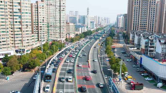 二广高速返程车流，高速堵车，节日返程高速