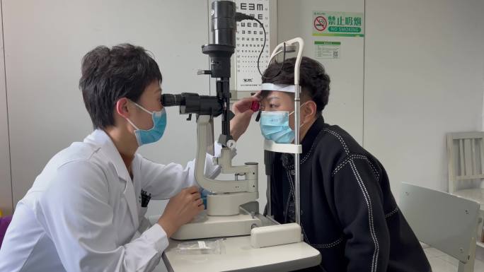 眼科医生检查 医院 患者 视力检查