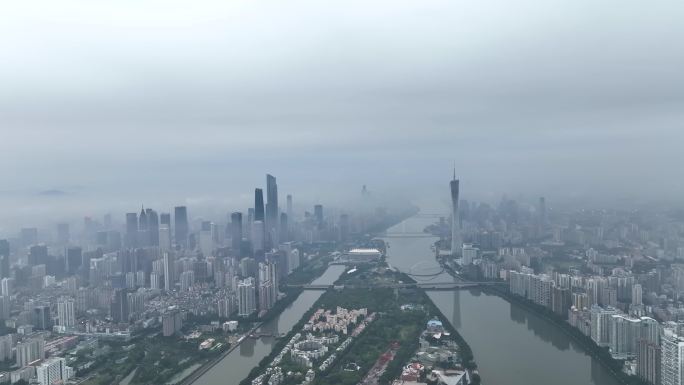 航拍烟雨朦胧的广州珠江新城广州塔二沙岛