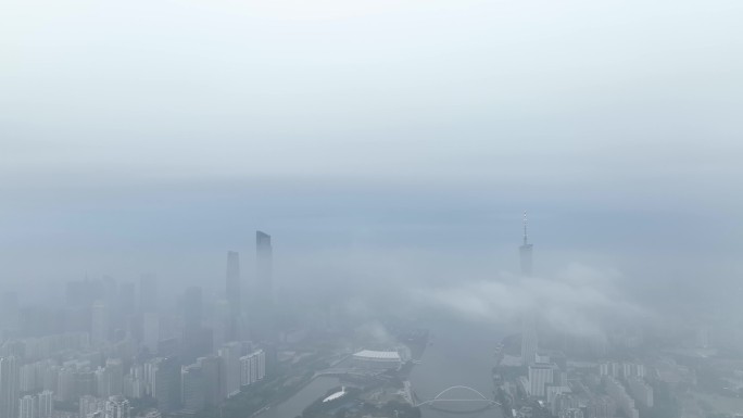 航拍云雾朦胧的广州三塔