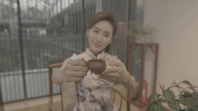 穿旗袍的美女品茶2