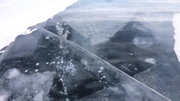强风驱使风横过贝加尔湖冰冻的冰面