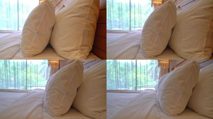 卧室内部床上白色枕头装饰