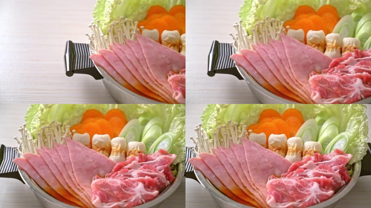 寿喜烧或沙布火锅黑汤配肉类生菜-日本美食风格