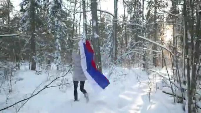 冬季光环中带有俄罗斯国旗的女孩