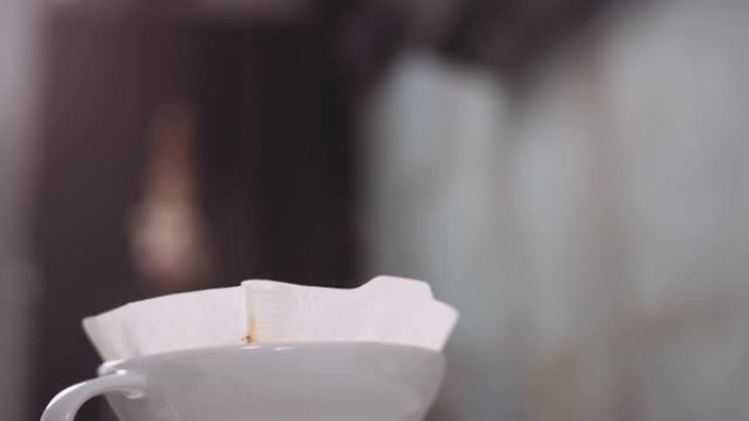 咖啡滤纸上升的蒸汽