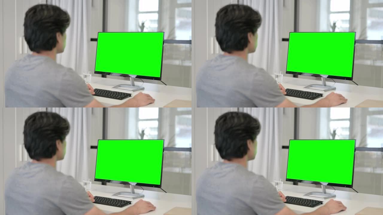 商人使用带有绿色色度键屏幕的桌面