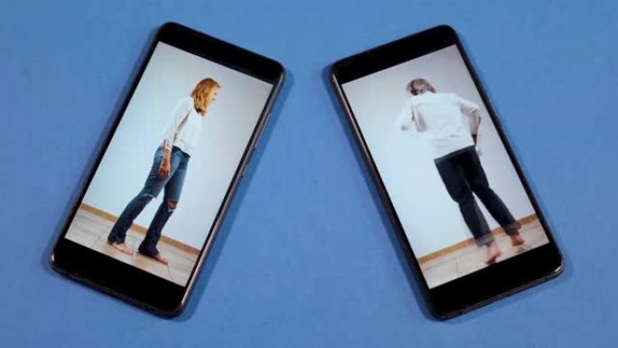 两部手机显示一个男人用音乐为一个悲伤的女人加油