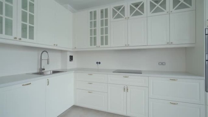 厨房家具的组装，新公寓的厨房安装