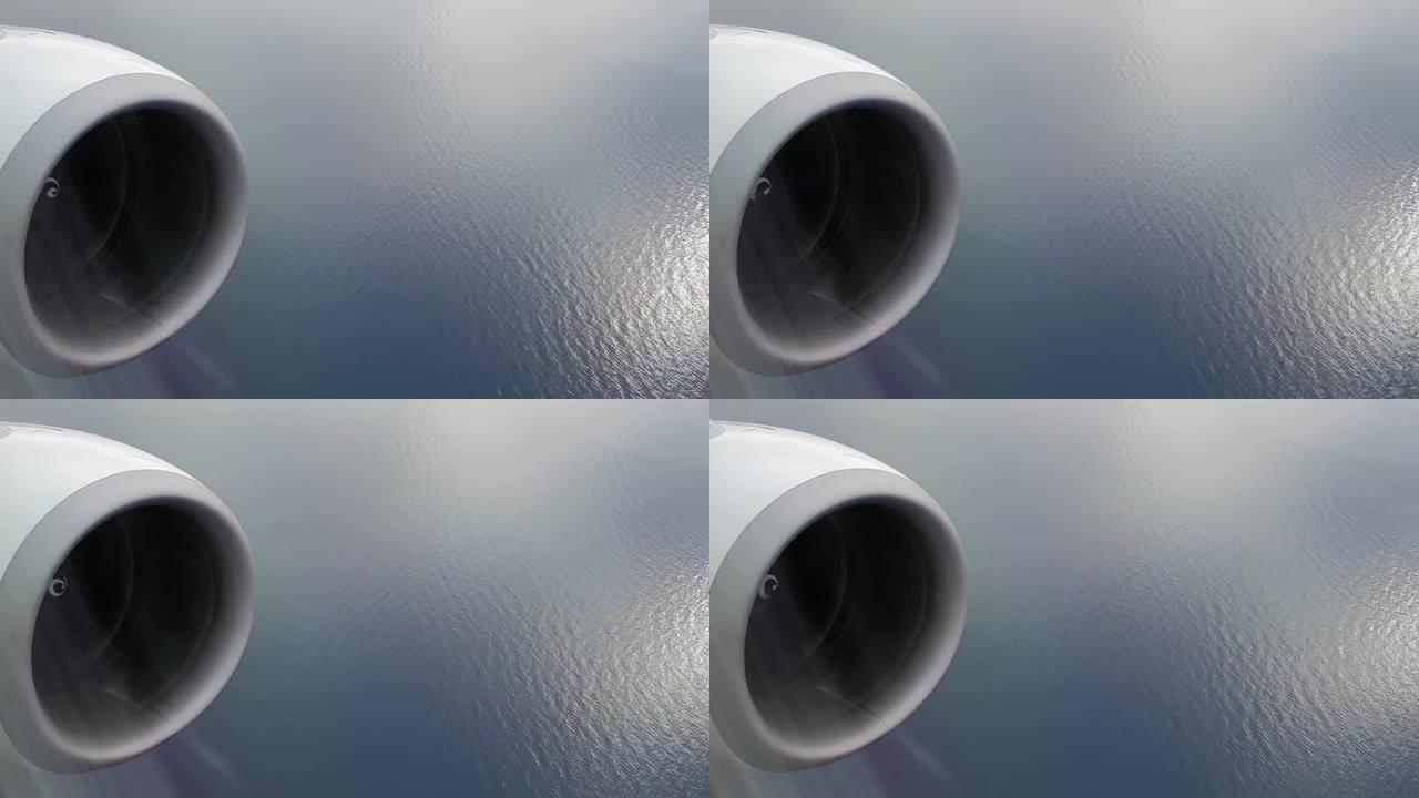 飞越海洋时的飞机引擎视图