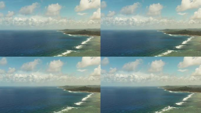锡亚高岛的海岸，蓝色的海洋和海浪
