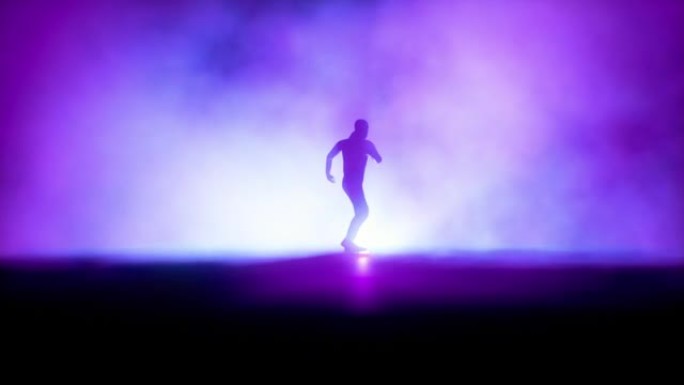 嘻哈步法舞者在舞台上面对彩色聚光灯、慢动作、无缝循环、亮度哑光