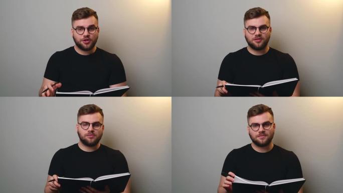 在在线视频通话中，留着胡须和眼镜的高加索人正在用相机看书。