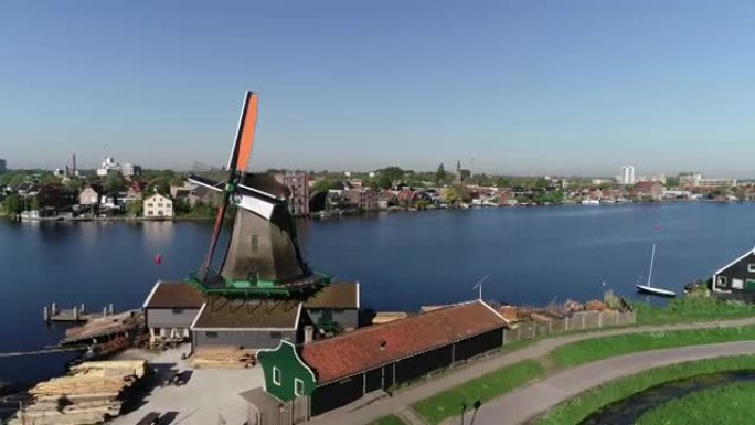 Zaandijk附近的Zaanse Schans，Zaandam的风车鸟瞰图。一个典型的荷兰小镇的景