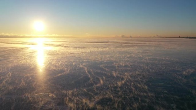 密歇根湖和海烟在极地涡旋-空中