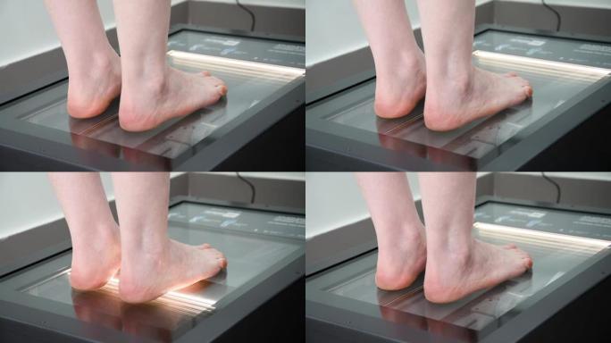 停止扫描过程。扁平脚的类型和程度的测定。骨科医生对脚进行诊断。用于确定足弓状态的现代设备