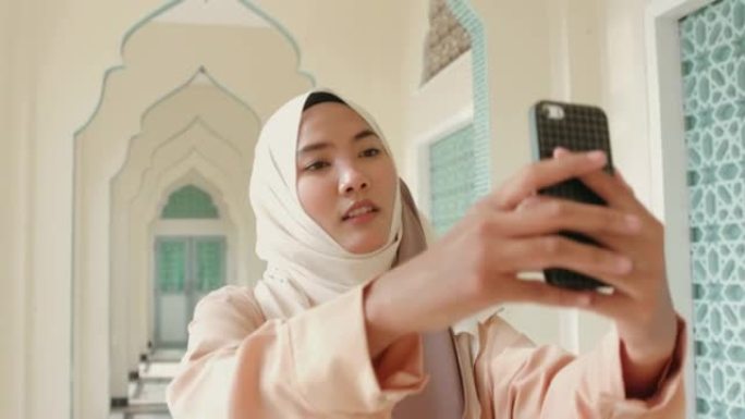 穆斯林年轻女性旅行者-股票视频