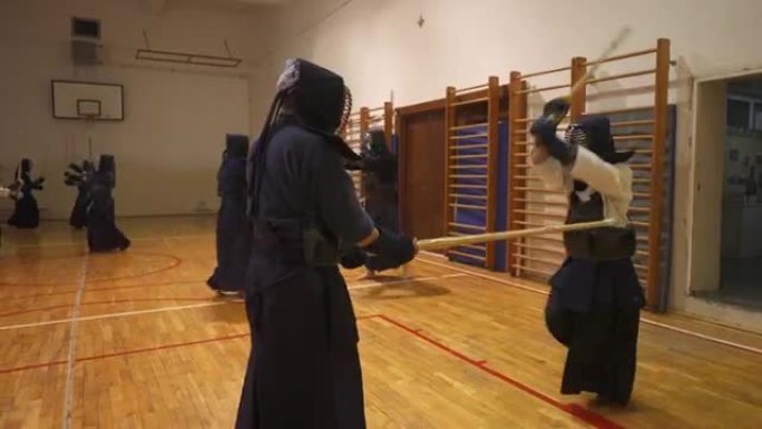 在剑道训练期间，与bokuto进行专门的学生陪练，进行防御