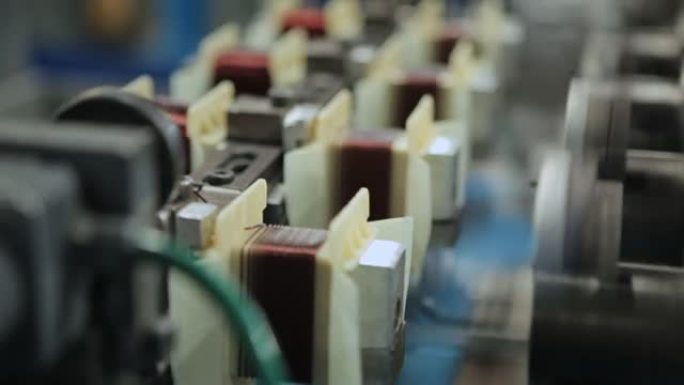 工业变压器绕线机快速运动自动将铜线缠绕在塑料芯上