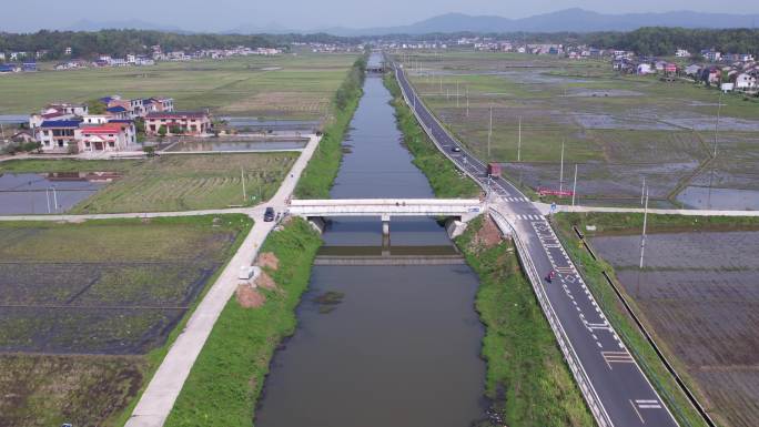 乡村道路涓水河