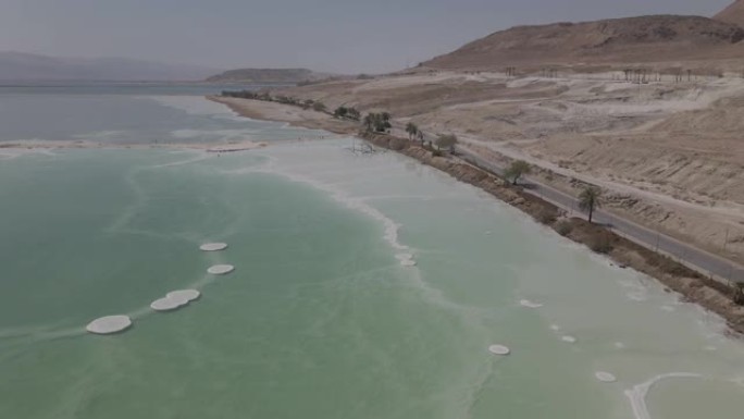 以色列死海表面的盐晶，以色列死海的鸟瞰图