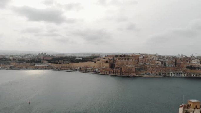 马耳他三个设防城市Birgu，Senglea和Cospicua的空中4k无人机镜头。